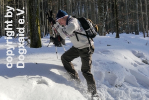 Stefan macht einen Abstecher in den Tiefschnee